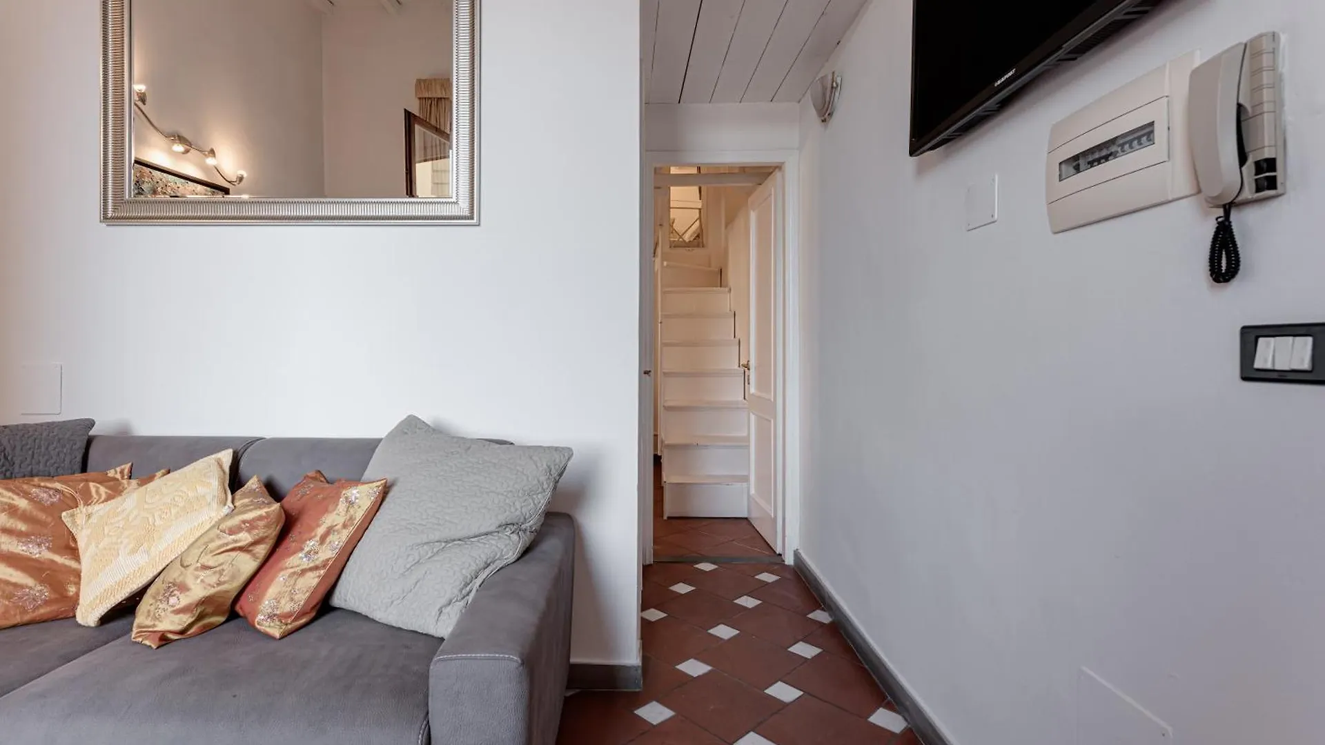 Goldoni - Suite Apartment Florence Italy