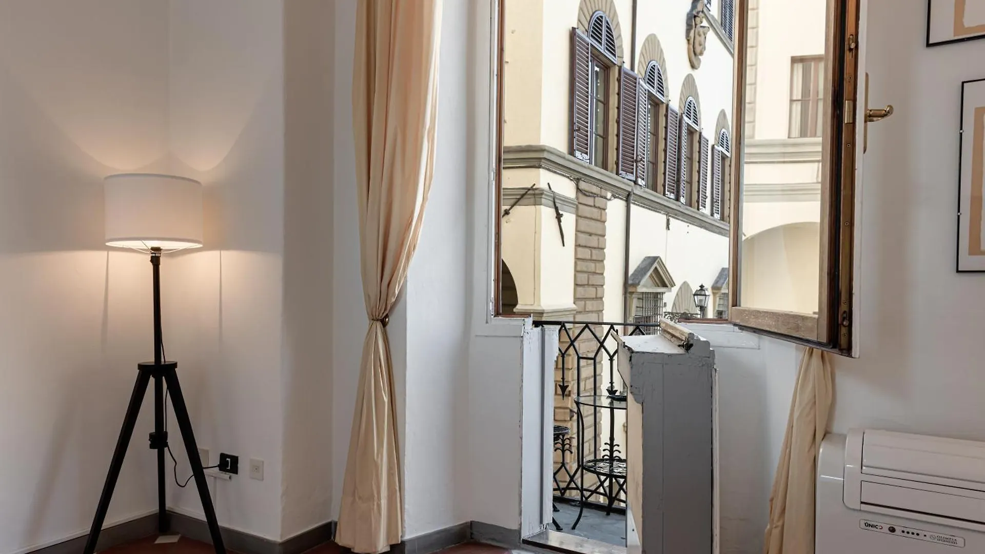 Goldoni - Suite Apartment Florence